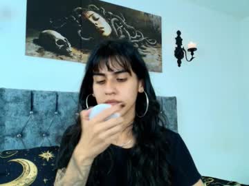 bella_poisonous — 2025-10-10 00:46 bella_poisonous — 2025-10-10 00:46